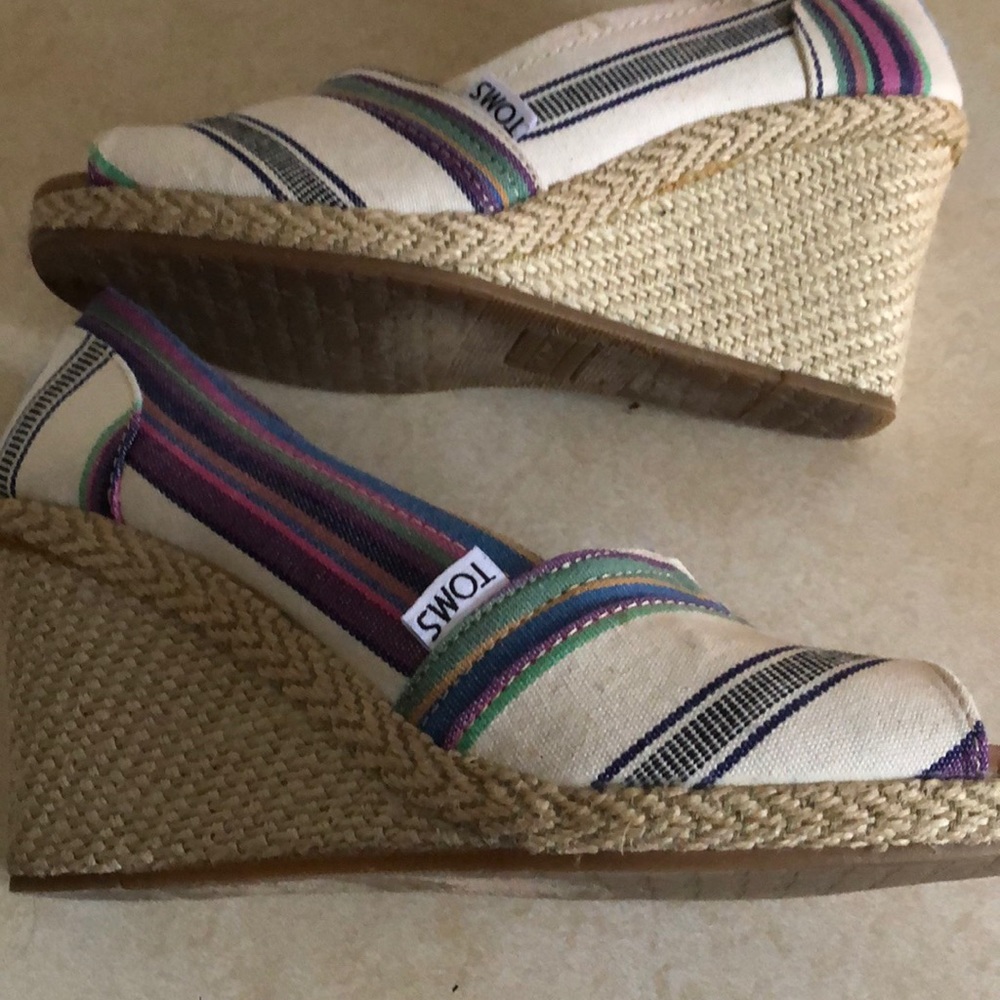 Toms - Picture 2 of 4